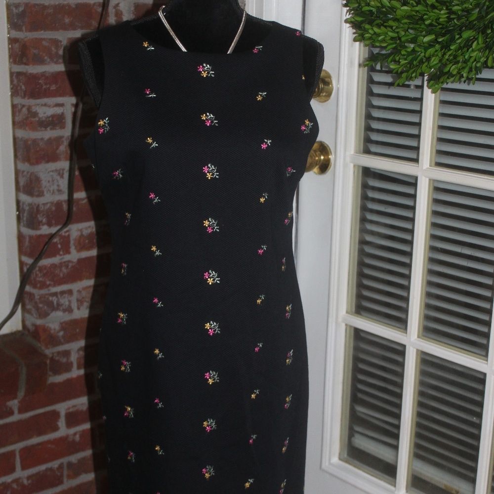 Talbots navy sheath embroidered pink yellow flowers fully lined size 8P EUC …